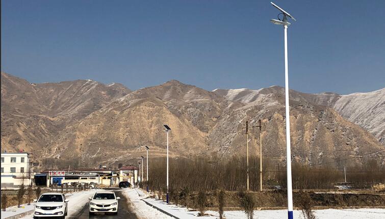 高桿路燈具備什么優(yōu)勢。