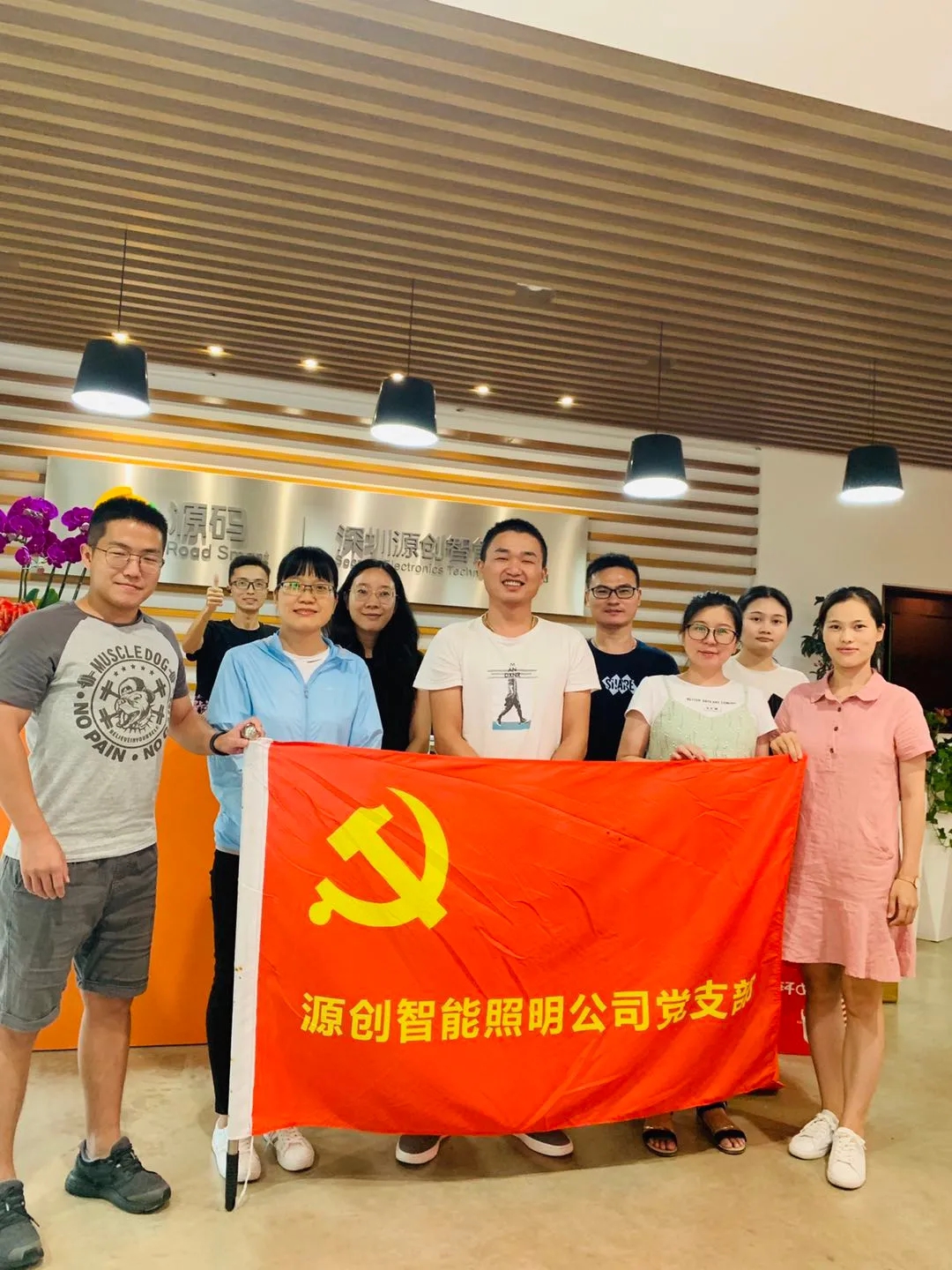 喜逢中秋加國慶，月圓家圓就團圓