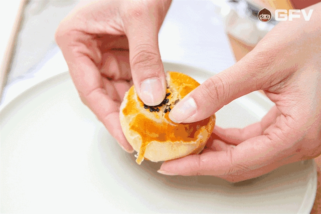 喜逢中秋加國慶，月圓家圓就團圓