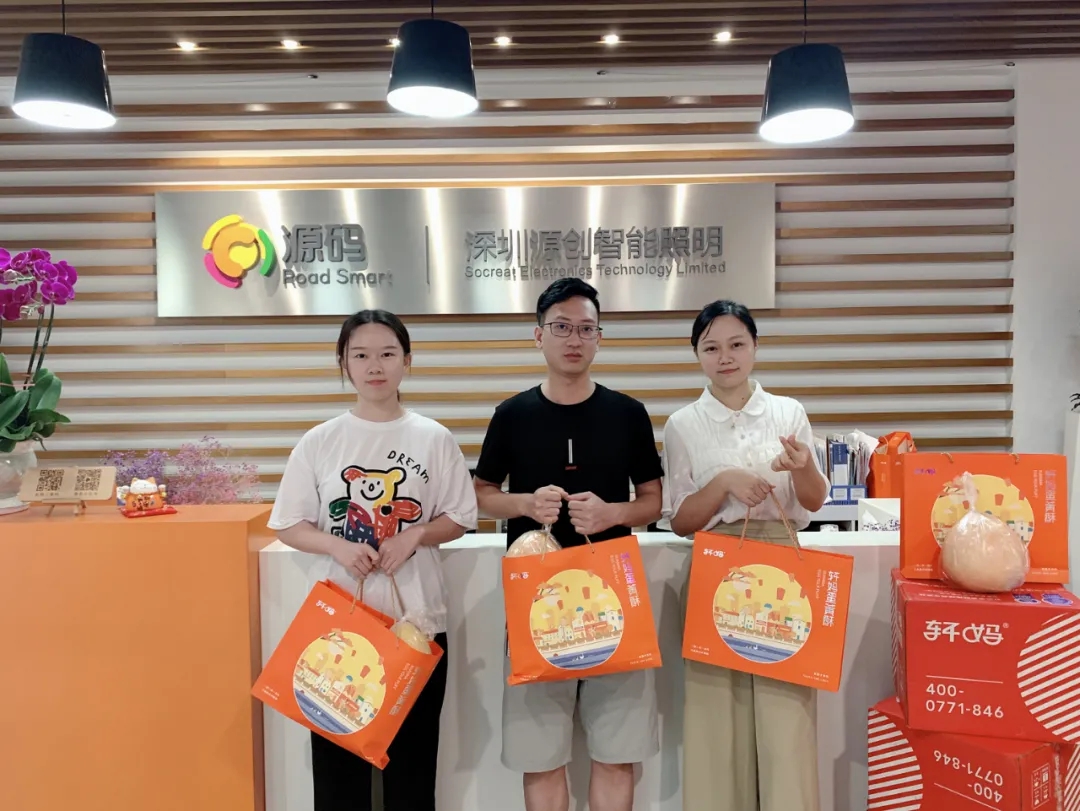 喜逢中秋加國慶，月圓家圓就團圓