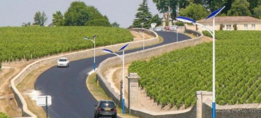 選購(gòu)太陽能庭院燈看什么參數(shù)