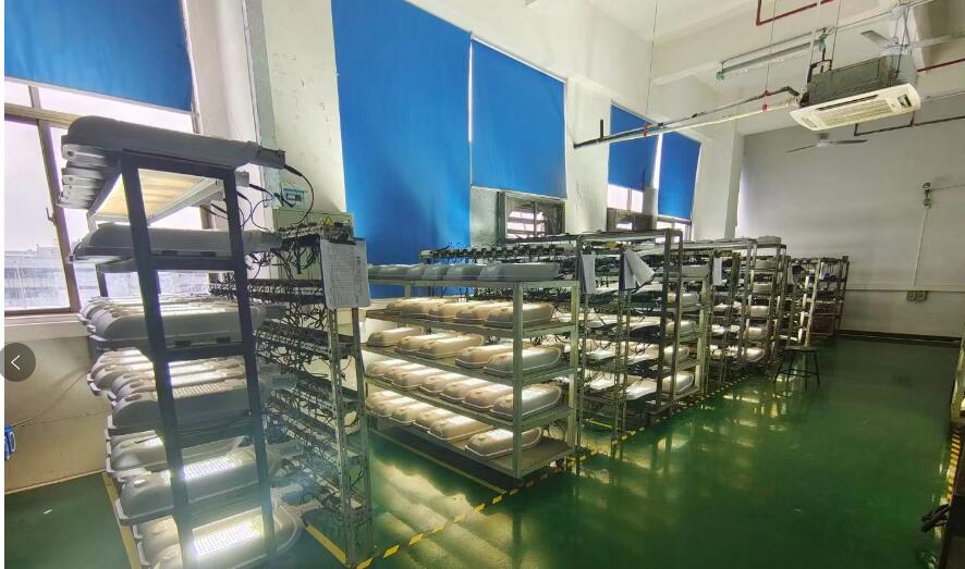 太陽能路燈怎樣控制照明時間